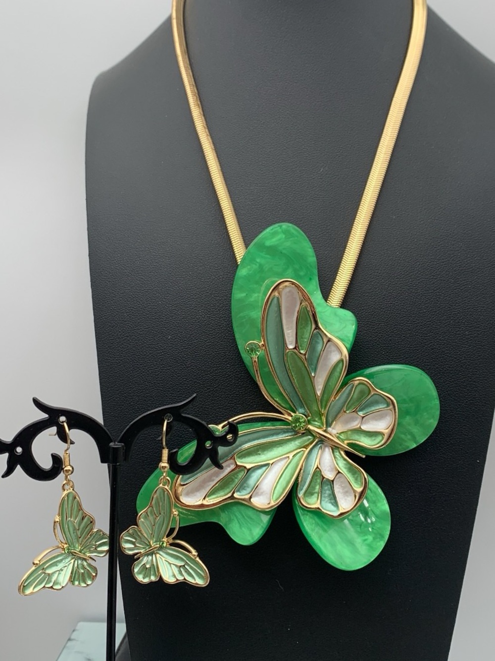 Gold-Tone Large Green Butterfly Pendant Necklace & Earrings Set 16-18”